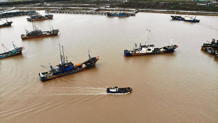 Musim Dingin, Kapal-kapal Nelayan di China Balik Kanan ke Pelabuhan