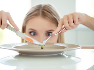 Ngeri! Remaja Ini Tidak Bisa Makan karena Alasan Mengejutkan Ini