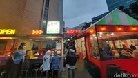 Warung tenda Korea ini bernama Nolda Pocha Melawai. Kamu bisa merasakan sensasi kulineran Korea di dalam tenda, mirip seperti di drama. Foto: Putu Intan/detikcom