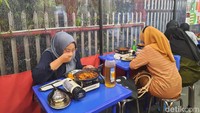 Nolda Pocha Melawai buka setiap hari dengan jam operasional Senin - Kamis pukul 15.00 - 22.00 WIB dan Jumat - Minggu 15.00 - 24.00. Pengunjung dapat melakukan reservasi langsung di lokasi mulai pukul 14.30 WIB. Foto: Putu Intan/detikcom