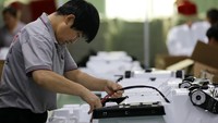 Mobil listrik yang diproduksi memiliki bentuk yang menyerupai mobil-mobil dari pabrikan terkenal dalam versi mini untuk anak-anak. Foto: VCG via Getty Images/VCG
