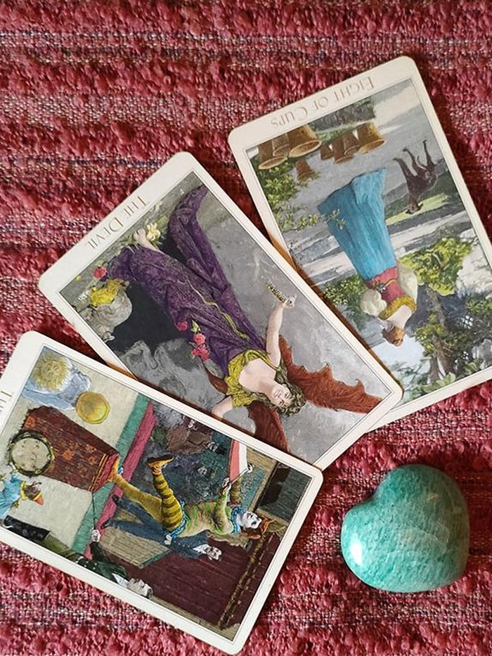 Pembacaan Kartu Tarot Yulia.