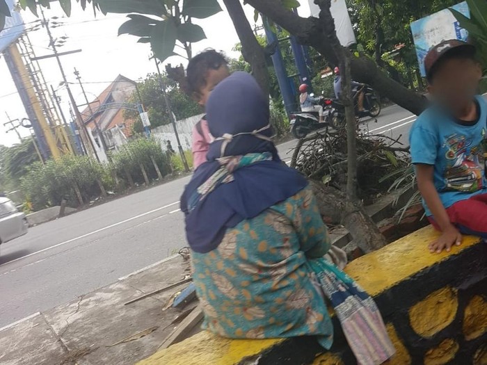 Pengemis di Jalan Jenderal S Parman, Waru-Sidoarjo