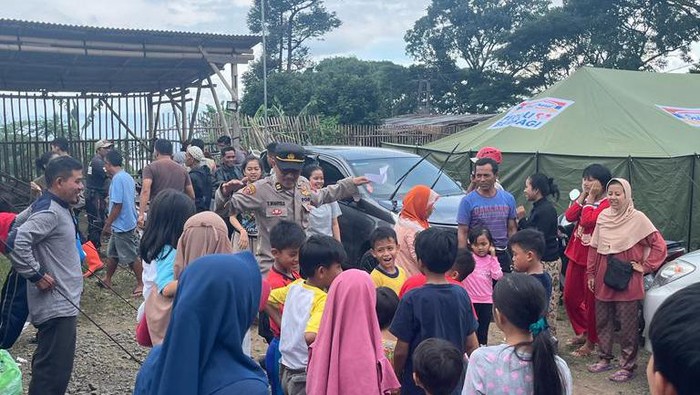 Polres Bogor buka posko korban gempa di Cugenang, Cianjur.