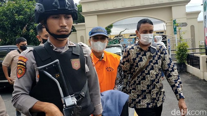 Rektor Unila non aktif, Prof Karomani hadir dalam sidang untuk menjadi saksi terdakwa Andi Desfiandi
