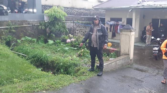 Selokan lokasi terceburnya bocah di Tawangmangu, Rabu (30/11/2022).