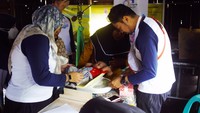 Perwira Penggerak ikut andil secara langsung melakukan pengecekan fisik anak secara umum yaitu berat badan dan panjang tubuh anak dan aktif berdiskusi dengan tenaga kesehatan untuk kecukupan gizi balita di Posyandu Desa Tani Baru.