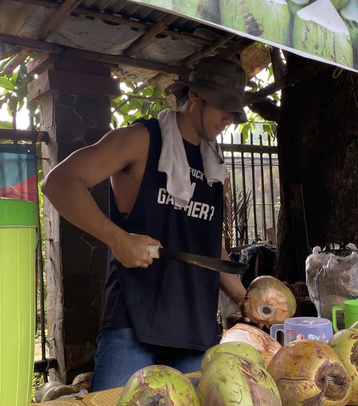 Serunya Chicco Jerikho Ketika Cicip Makanan Korea dan Minum Kopi Serunya Chicco Jerikho Ketika Cicip Makanan Korea dan Minum Kopi