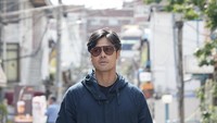 Chicco Jerikho merupakan aktor yang namanya sedang disorot setelah membela Arawinda yang diduga menjadi pelakor. Foto: Instagram @chicco.jerikho / TikTok
