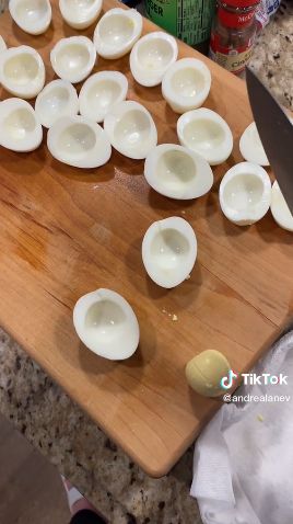 Tips membelah telur menjadi dua dengan bentuk sempurna