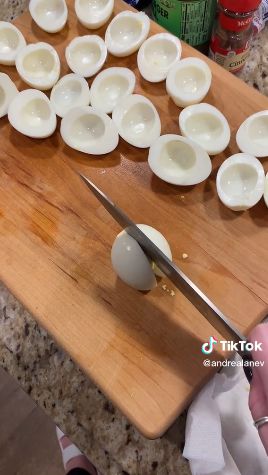 Tips membelah telur menjadi dua dengan bentuk sempurna