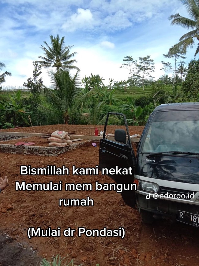 Rumah tua itu kemudian dirobohkan dan dibangun ulang. Hingga saat ini video transformasi rumah tersebut telah ditayangkan lebih dari 5,2 juta kali. Foto: TikTok/@ndoroo.id