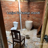 Setelah dibangun ulang dengan desain dan pemilihan material yang tepat, rumah tersebut jadi terlihat lebih estetik. Tak sedikit yang memuji desain dari rumah tersebut yang dinilai keren dan juga estetik. Foto: TikTok/@ndoroo.id