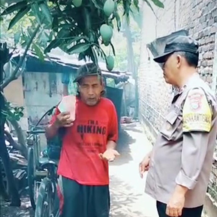 Tukang becak madiun tolak blt bbm
