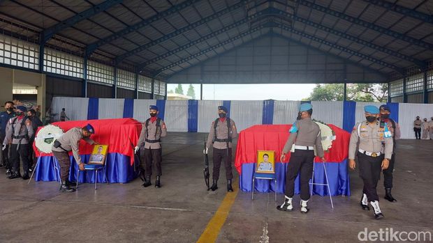 Upacara Penyerahan 2 Jenazah Kru Heli yang Jatuh di Babel