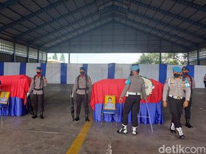 Kapolri Pimpin Penyerahan 2 Jasad Kru Helikopter Jatuh di Babel