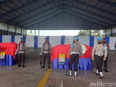 Kapolri Pimpin Penyerahan 2 Jasad Kru Helikopter Jatuh di Babel