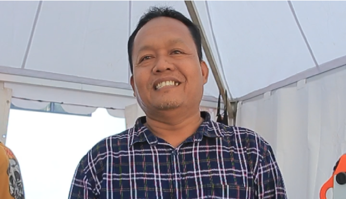 Ute, penjual minuman es kuwut bali di Stadion Benteng Reborn