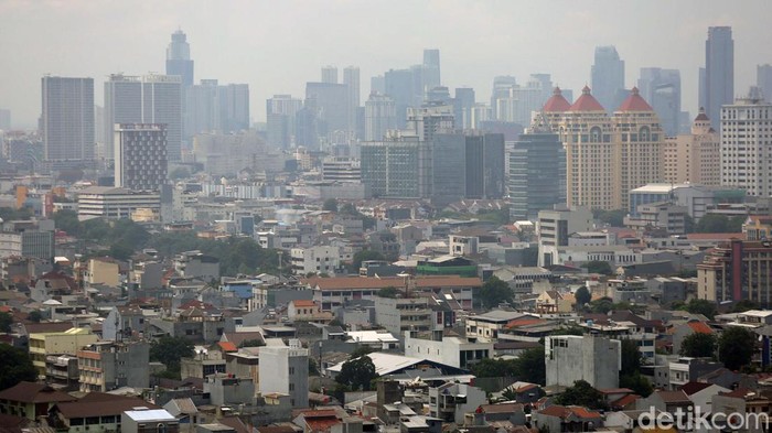Jakarta Pusat yang memiliki luas 47,56 km persegi, jadi kota terpdat di Jakarta. Setiap 1 km persegi tanah di Jakarta Pusat dihuni oleh 23.249 jiwa.