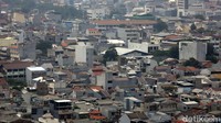 Pemandangan kepadatan rumah dan bangunan di kawasan Kemayoran, Jakarta Pusat, Rabu (30/11/2022).