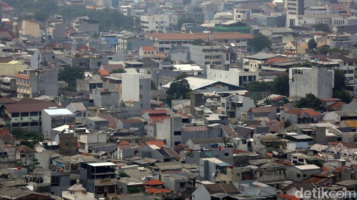 Wadaw! Setiap 1 Km Persegi Tanah di Jakpus Dihuni 23.249 Jiwa Jakarta Pusat yang memiliki luas 47,56 km persegi, jadi kota terpdat di Jakarta. Setiap 1 km persegi tanah di Jakarta Pusat dihuni oleh 23.249 jiwa.
