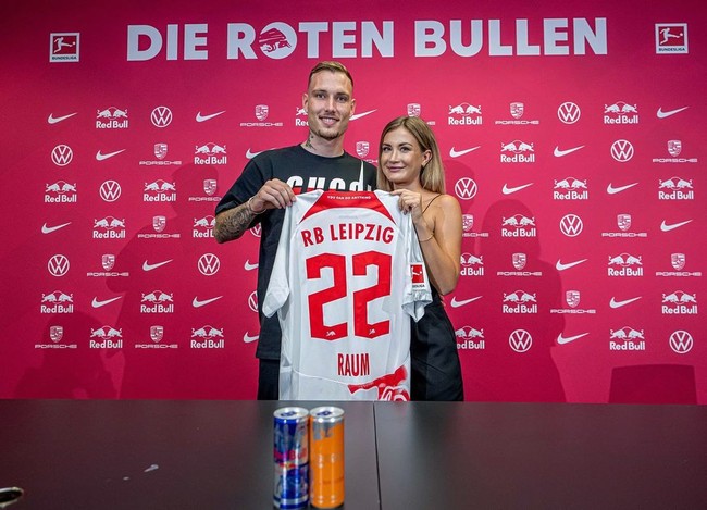 Eva Katharina dan David Raum sering membagikan potret mesra mereka. Eva pun saat ini diketahui sedang ikut pacarnya ke Qatar. Tidak banyak informasi mengeni Eva tapi dari media sosialnya, Eva tampak sering menghabiskan liburan mewah di Ibiza hingga Mykonos.Foto: Instagram