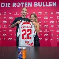 Eva Katharina dan David Raum sering membagikan potret mesra mereka. Eva pun saat ini diketahui sedang ikut pacarnya ke Qatar. Tidak banyak informasi mengeni Eva tapi dari media sosialnya, Eva tampak sering menghabiskan liburan mewah di Ibiza hingga Mykonos.Foto: Instagram