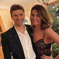 Hubungan Lisa Muller dan suaminya sering jadi perbincangan. Wanita yang merupakan atlet berkuda terkenal itu dikatakan pernah menghalangi Muller untuk pindah ke MU karena tidak suka tinggal di Manchester. Lisa juga sempat mengkritik pelatih Niko Kovac karena tidak mengikutkan Muller pada Piala Dunia 2018.Foto: Instagram