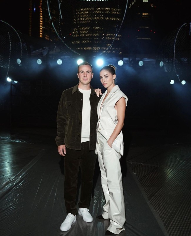 Gotze menikahi Ann-Kathrin empat tahun lalu. Wanita ini juga seorang model. Ia dikenal setelah mengikuti ajang Germanys Next Top Model. Ann setia menemani Gotze yang pernah didiagnosa miopati pada 2017.Foto: Instagram