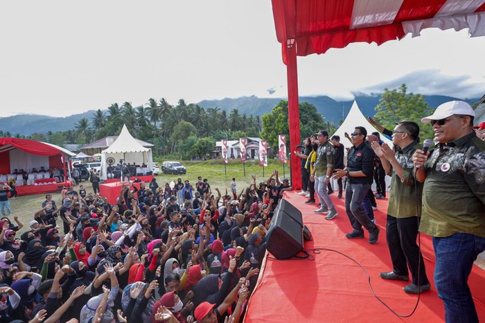 Warga desa yang tergabung dalam jaringan relawan Desa untuk Ganjar (Desgan) Provinsi Sulteng melakukan konsolidasi untuk mendukung Ganjar Pranowo maju dalam Pemilihan Presiden 2024.