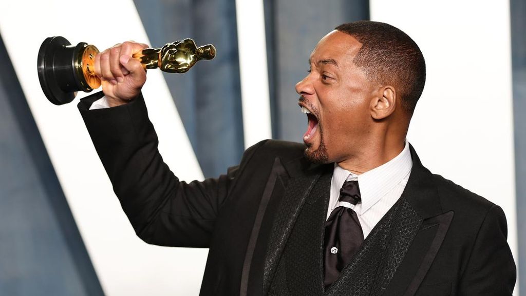 Penjelasan dan Tangis Will Smith Usai Tampar Chris Rock di Oscar 2022