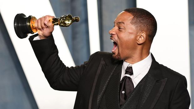BEVERLY HILLS, CALIFORNIA - MARCH 27:   Will Smith attends the 2022 Vanity Fair Oscar Party hosted by Radhika Jones at Wallis Annenberg Center for the Performing Arts on March 27, 2022 in Beverly Hills, California. (Photo by Dimitrios Kambouris/WireImage,)