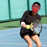 Meski sudah berusia 50 tahun namun penampilan Yuni Shara memang terlihat masih ideal. Tubuh langsingnya saat bermain tenis pun berhasil membuat netizen jadi salah fokus. oh omg bunda bodynya goal sekali, tulis salah satu komentar. Foto: Instagram/@yunishara36