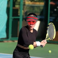 Punya wajah awet muda, penampilan stylish, dan tubuh ideal tak heran jika Yuni banyak diidolakan dan seringkali mencuri perhatian. Unggahan-unggahannya di Instagram pun selalu dibanjiri dengan komentar pujian dari netizen. Foto: Instagram/@yunishara36