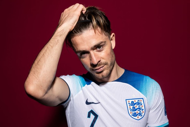 Tak lengkap rasanya jika tidak memasukkan nama gelandang serang Inggris, Jack Grealish, sebagai pemain tampan di Piala Dunia 2022. Sosoknya kerap menjadi sorotan lantaran memiliki paket lengkap sebagai seorang pemain bola. Mulai dari wajah ganteng hingga kemampuan yang sudah tidak diragukan lagi. (Mike Hewitt/Getty Images)