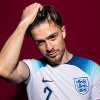 Tak lengkap rasanya jika tidak memasukkan nama gelandang serang Inggris, Jack Grealish, sebagai pemain tampan di Piala Dunia 2022. Sosoknya kerap menjadi sorotan lantaran memiliki paket lengkap sebagai seorang pemain bola. Mulai dari wajah ganteng hingga kemampuan yang sudah tidak diragukan lagi. (Mike Hewitt/Getty Images)