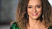 Mengutip Reuters, Interpol mengonfirmasi pihaknya mengeluarkan red notice untuk miliarder Angola Isabel dos Santos, putri mantan presiden negara itu, meminta otoritas penegak hukum global untuk mencari dan menangkapnya untuk sementara.