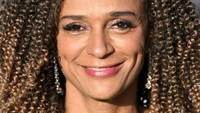 Isabel dos Santos, yang telah berulang kali membantah melakukan kesalahan, menghadapi tuduhan korupsi selama bertahun-tahun, termasuk tuduhan oleh Angola pada tahun 2020 bahwa dia dan suaminya telah mengarahkan US$ 1 miliar dana negara ke perusahaan tempat mereka memegang saham selama masa kepresidenan ayahnya, termasuk dari raksasa minyak, Sonangol.
