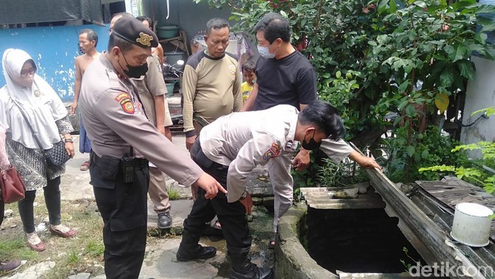 balita ditemukan warga tewas  di dalam sumur Jalan Wonosari Lor 5B No 8, Semampir, Surabaya
