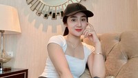 Saat menjadi tamu dalam konten YouTube Ini Bukan Talkshow, Bella Nova tak tertarik sama sekali disuruh pensiun nyanyi dan jadi istri kedua oleh pejabat dengan segala kekayaan yang diberikan. (Foto: dok Instagram)