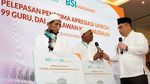 BSI Berangkatkan Umrah 120 Guru, Dai dan Relawan Kemanusiaan