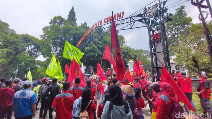 Buruh Cimahi Minta Umk 2023 Naik Rp 327 Ribu