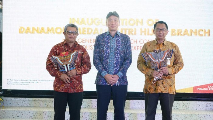 Danamon Hadirkan Konsep Next-Generation Branch untuk Layanan Perbankan Danamon meresmikan kembali kantor cabangnya di Medan, Sumatera Utara, dan Pondok Indah Mall, Jakarta. Kantor ini mengusung konsep next-generation branch.