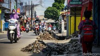 Galian ini tersebar di sejumlah titik jalanan. 