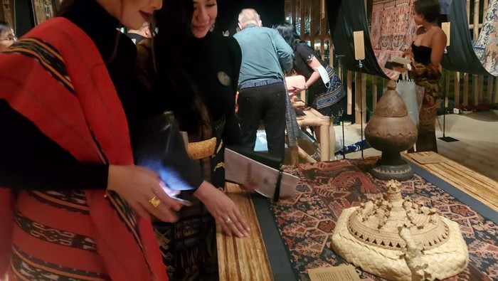 Eksotisme Tenun Ikat Sumba di Festival Nusantara Guna menjaga tradisi untuk Bumi Lestari, Kemendikbudristek menggelar Festival Nusantara yang salah satunya mempromosikan Tenun Ikat Sumba.
DIhelat di kawasan Candi Borobodur, Rabu (30/11/2022) mengusung tema