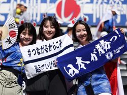 Potret Fans Wanita Menawan di Piala Dunia 2022