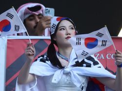 Potret Fans Wanita Menawan di Piala Dunia 2022
