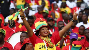 Pendukung wanita Ghana hadir dengan semnagat tinggi. Foto: Getty Images