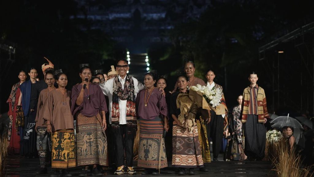 9 Fashion Show Terbaik Desainer Indonesia Sepanjang 2022