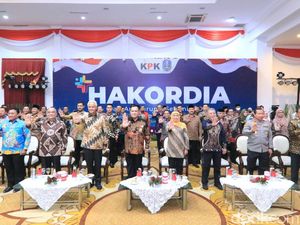 Ganjar Respons Kode Jokowi soal Rambut Putih Ciri Pemimpin Mikir Rakyat